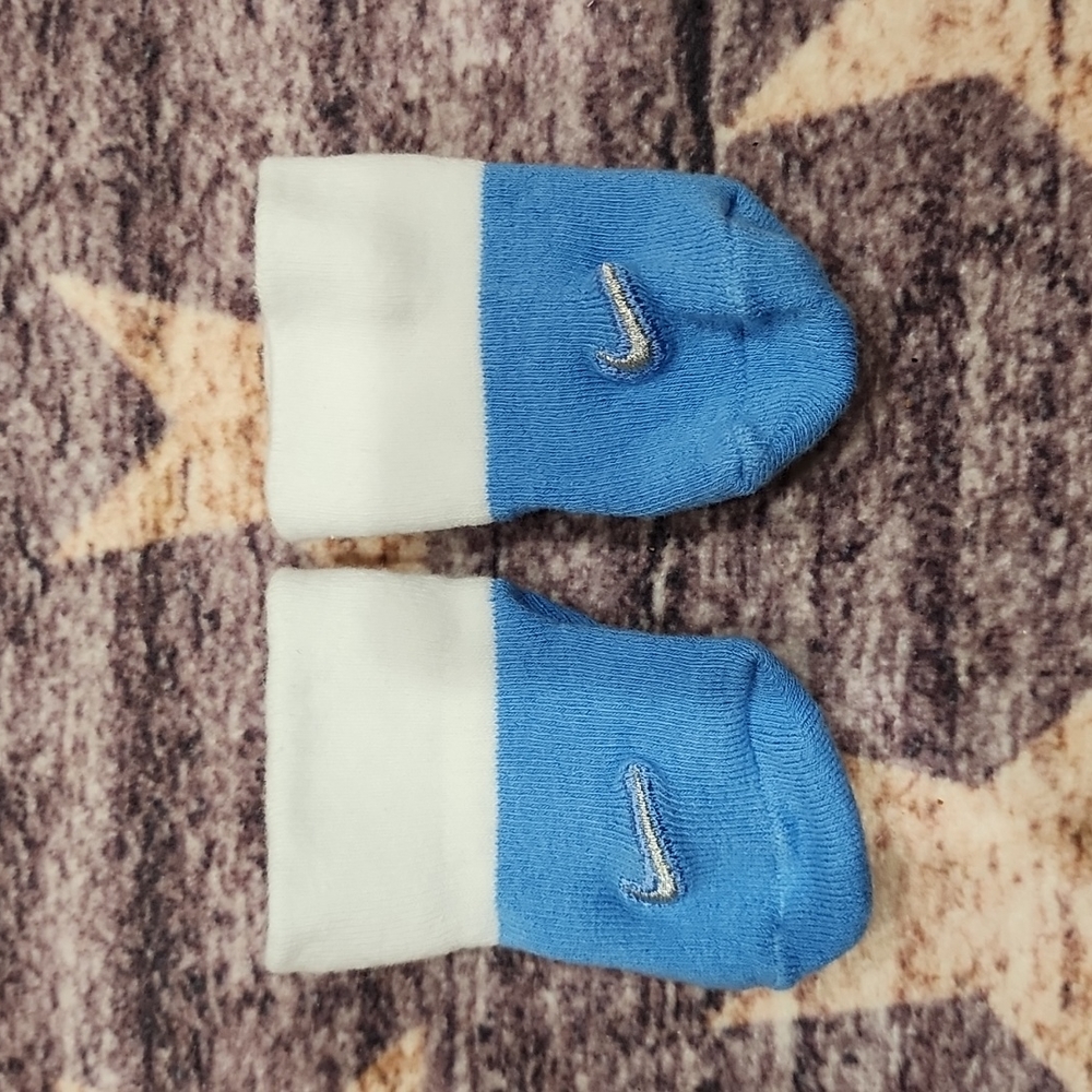 Nike hat and socks 0-6 months - Picture 6 of 7